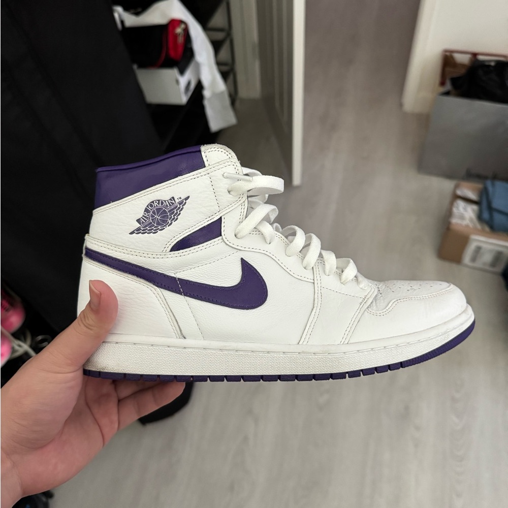 Jordan 1 high purple white size 10.5 M/ 12 W
